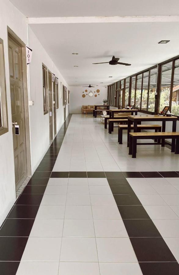 Bed and Breakfast Juni House Chumphon Exterior foto