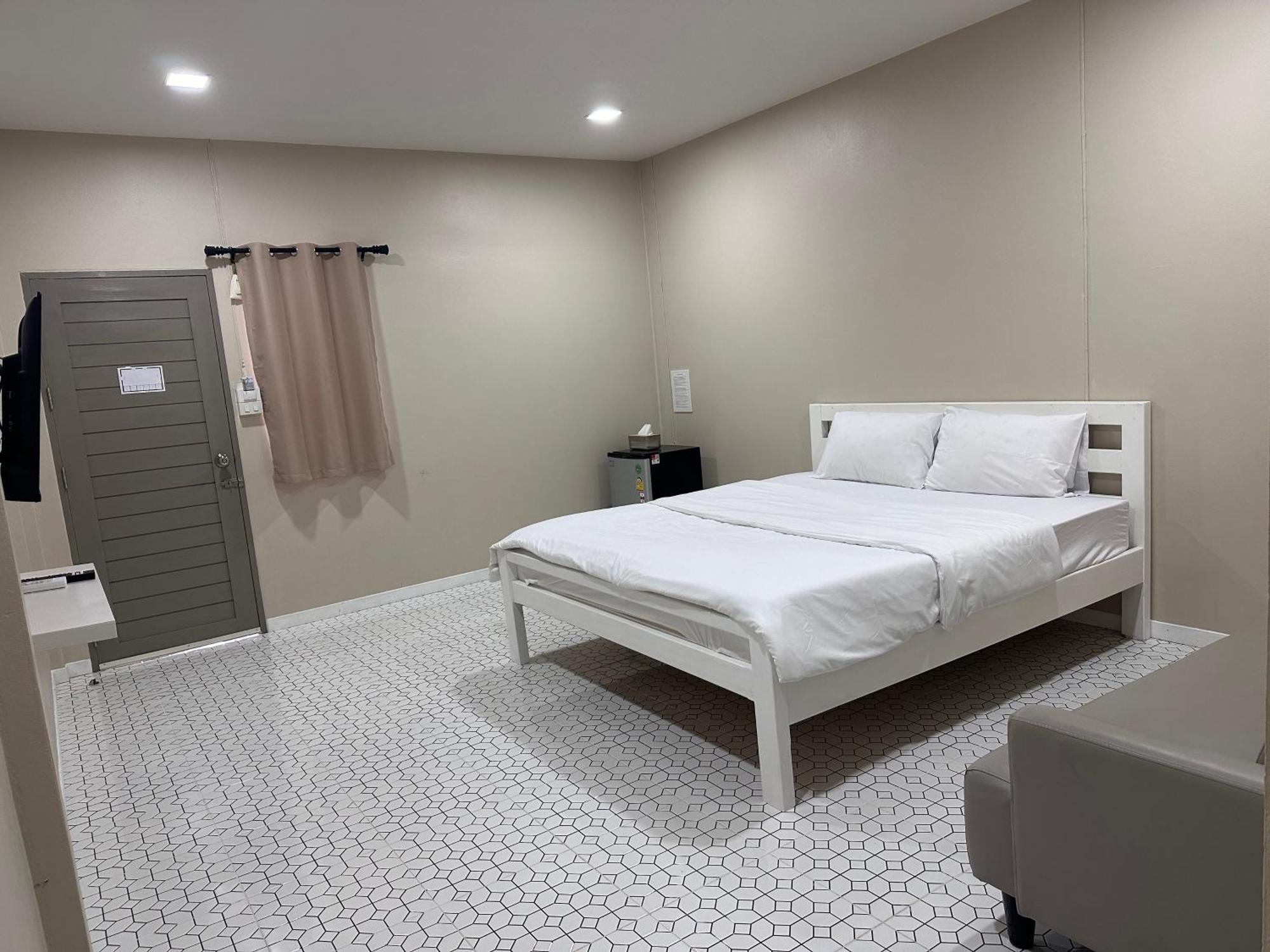 Bed and Breakfast Juni House Chumphon Exterior foto