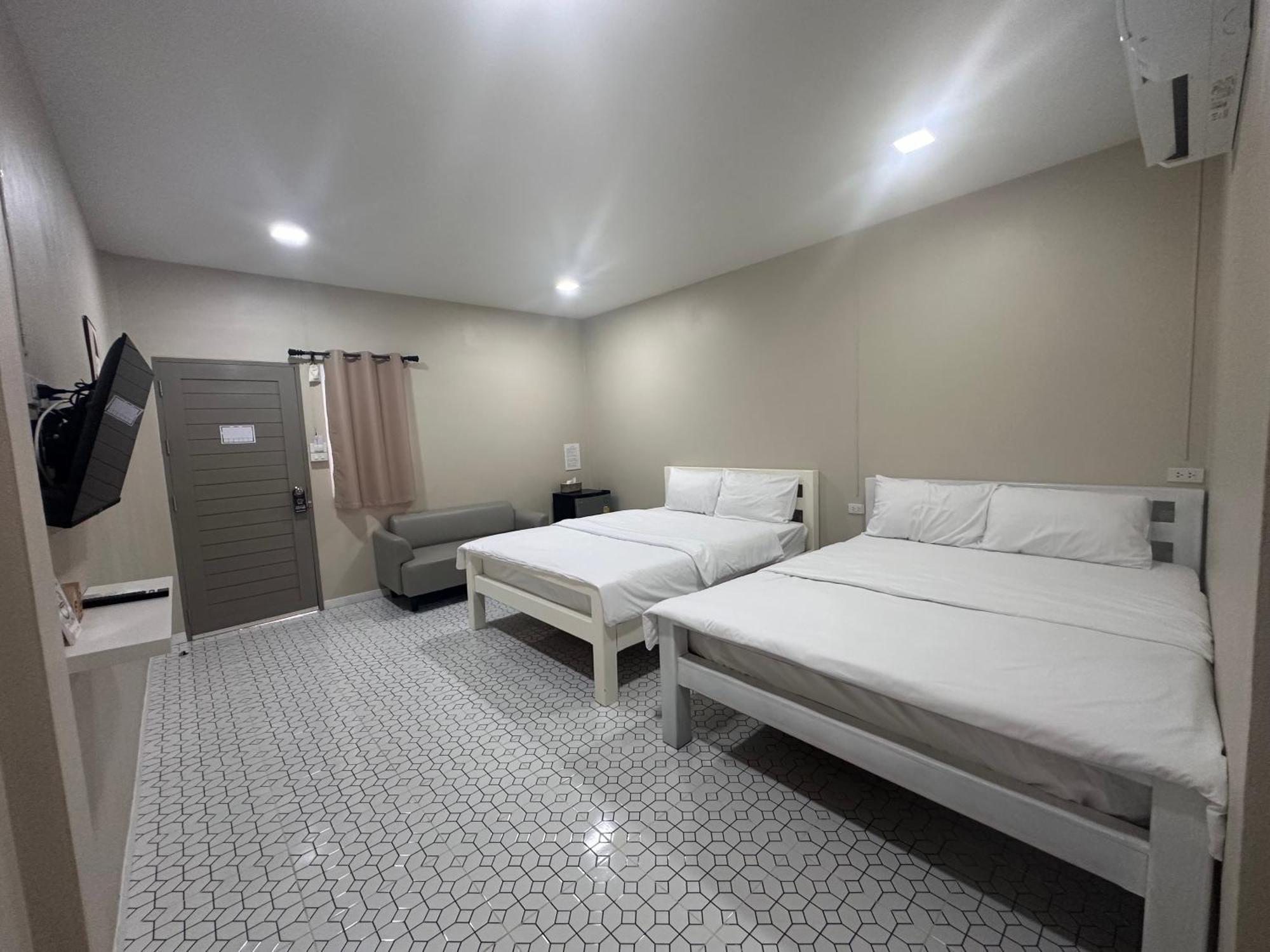 Bed and Breakfast Juni House Chumphon Exterior foto