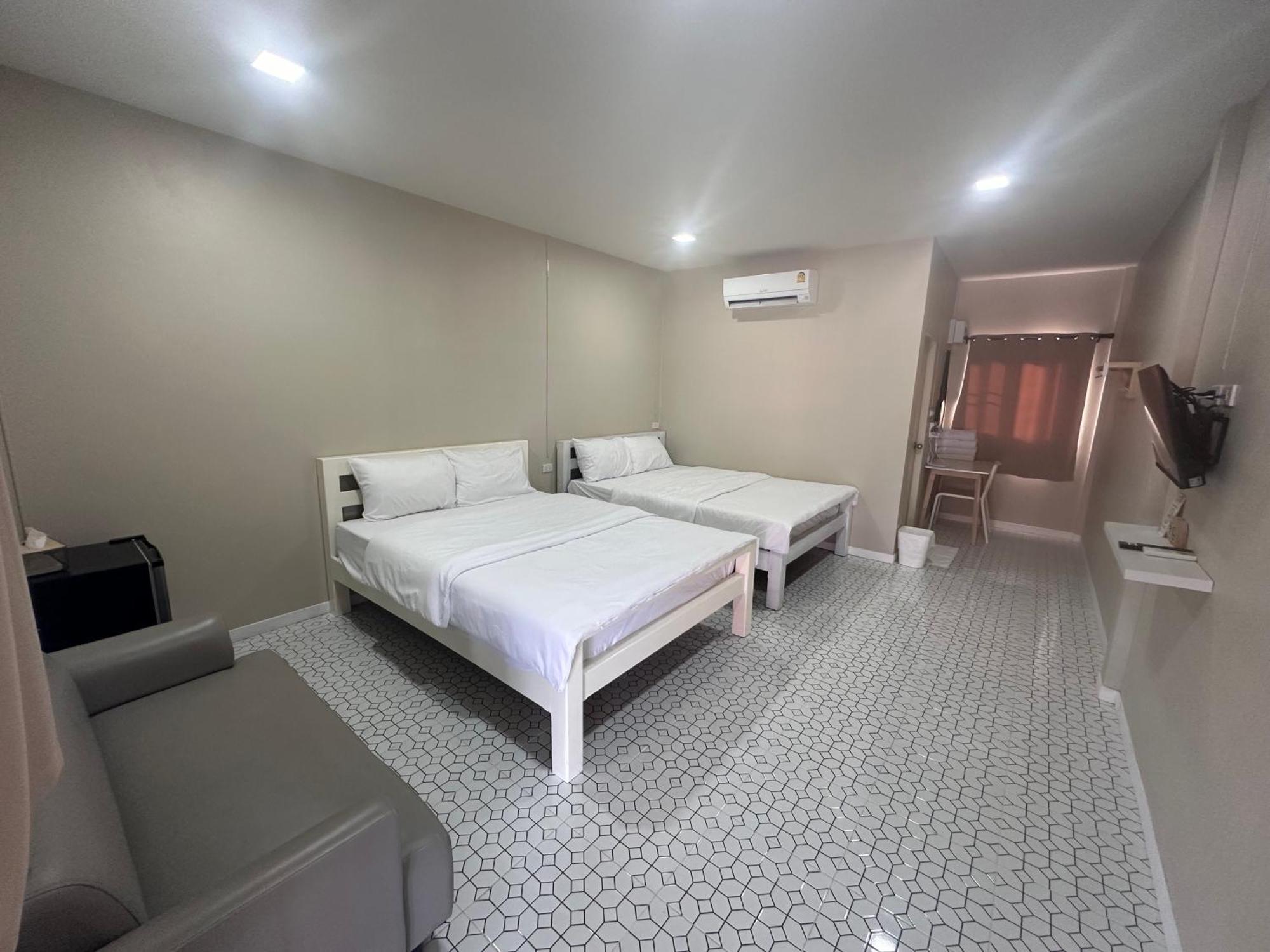Bed and Breakfast Juni House Chumphon Exterior foto